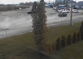 Μεθυσμένη οδηγός έπεσε με το αυτοκίνητό της σε παιδικό πάρτι σκοτώνοντας δυο παιδιά