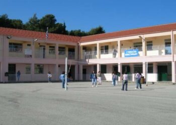 Πέλλα: 15χρονος έσβησε τσιγάρο σε μάγουλο 14χρονου – Χειροπέδες και στους γονείς του δράστη