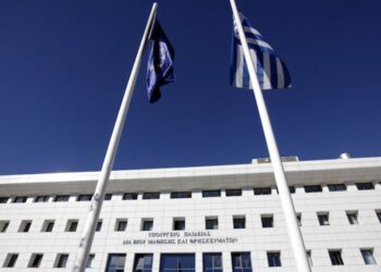 Διαγράφονται 15λεπτο, κινητά στην τσάντα και ποινή στους γονείς που αρνούνται να υπογράψουν των εσωτερικό κανονισμό
