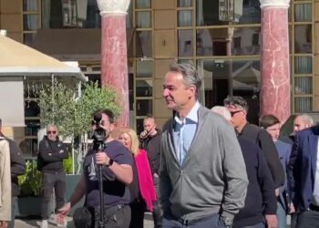 Ο διάλογος του Κυριάκου Μητσοτάκη με μαθήτριες στη Θεσσαλονίκη και η ατάκα για το αντιτορπιλικό Βέλος