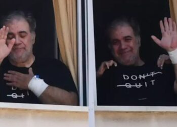 Πανελλήνια συγκίνηση για τον Δημήτρη Σταρόβα: Η 1η εικόνα μέσα από το νοσοκομείο, βγήκε στο παράθυρο να χαιρετήσει