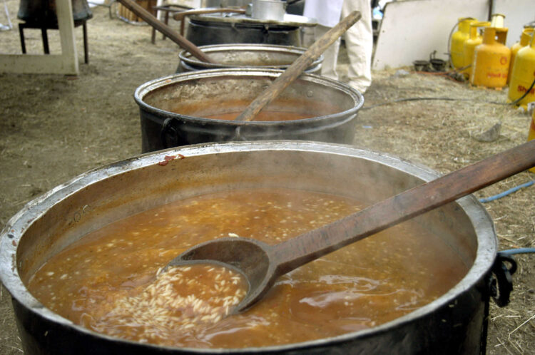 15χρονος και η μητέρα του με φριχτούς πόνους από την αλλοιωμένη προβατίνα – «Είχαμε κιτρινίσει από τους εμετούς»