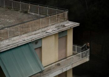 Τραγωδία στην Εύβοια: Αυτοκτόνησε 25χρονος – Έπεσε από το μπαλκόνι