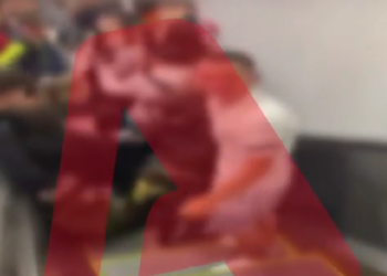 Βίντεο ντοκουμέντο από το χάος στο πλοίο με τραυματίες μαθητές από Σαντορίνη – Καταγγελίες για την κυλιόμενη σκάλα