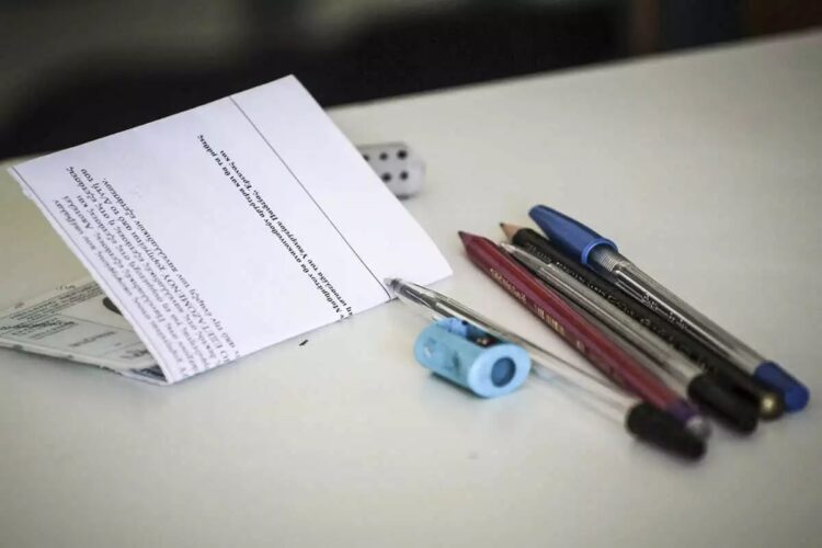 Πανελλήνιες 2024: Δείτε τα θέματα στη Νεοελληνική Γλώσσα και Λογοτεχνία στα ΓΕΛ