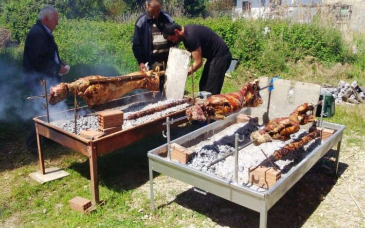 Ο καιρός για Κυριακή του Πάσχα: Ποιοι θα σουβλίσouν αρνί μούσκεμα και ποιοι τυχεροί θα έχουν καλοκαίρι