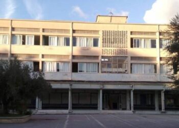 Πάτρα: Κατέρρευσε τμήμα θερμομόνωσης υπόστεγου στο 1ο και 9ο ΕΠΑΛ – Αποκλεισμένος ο χώρος – Τι απαντά ο δήμος