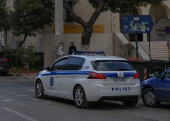 Γυναίκα κpεμάστnκε από μπαλκόνι για να γλιτώσει από τον σύντροφό της