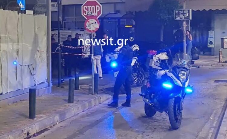 Οδηγός μηχανής γάζωσε αυτοκίνητο στο Βύρωνα με δυο άτομα, ένας νεκρός και μια τραυματίας – «Ο μπαμπάς μου, ο μπαμπάς μου!» (video)