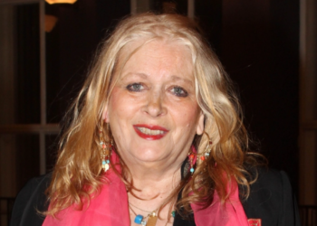 Δύσκολες ώρες για τη Νόρα Βαλσάμη: Στο νοσοκομείο η ηθοποιός