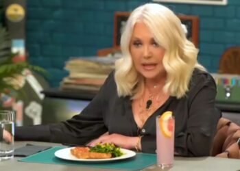 Γολγοθάς για Ρούλα Κορομηλά: «Αδυναμία κίνησης, ενέσεις κορτιζόνης, παραμόρφωση – Οι γιατροί σήκωσαν τα χέρια»