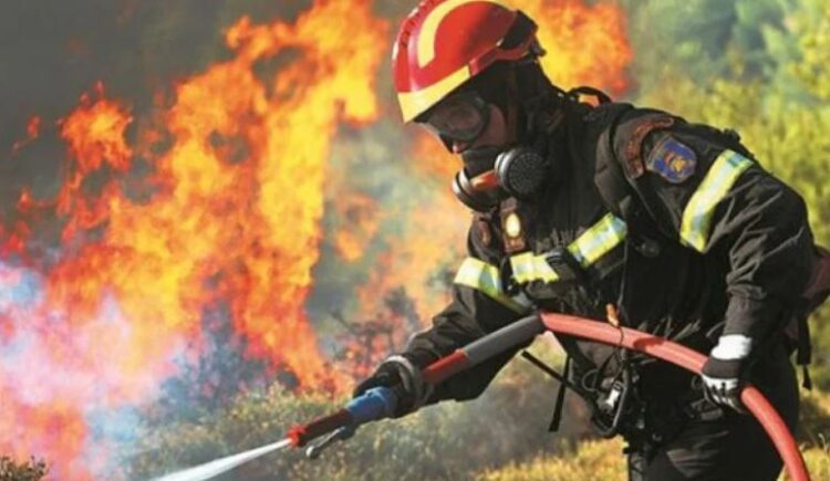 Μεγάλη φωτιά τώρα στην Πάρνηθα: Τεράστια κινητοποίηση της Πυροσβεστικής