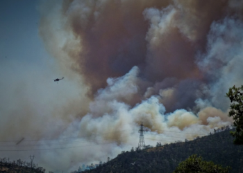 Φωτιά στην Πάρνηθα: Έφτασε στην Ακρόπολη ο καπνός –  Μπαίνει στη μάχη ο στρατός
