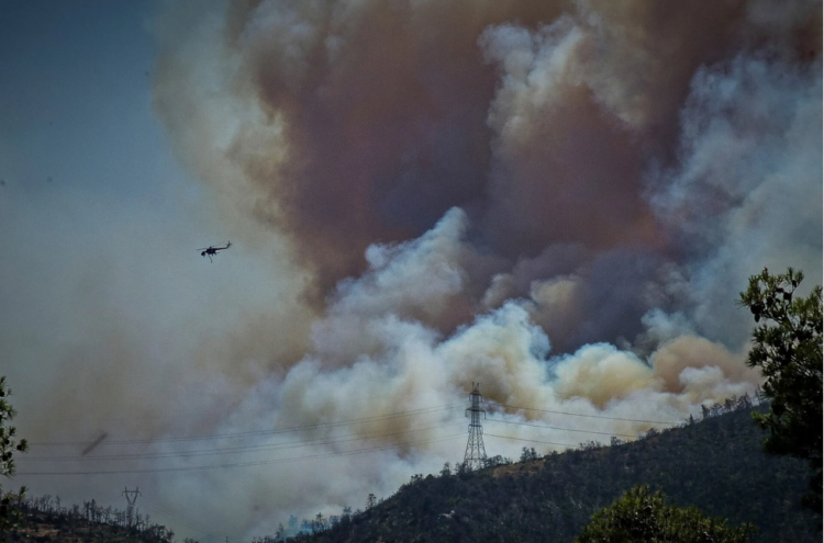 Φωτιά στην Πάρνηθα: Έφτασε στην Ακρόπολη ο καπνός – Μπαίνει στη μάχη ο στρατός