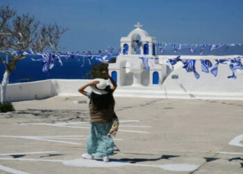 Αργία Αγίου Πνεύματος: Πότε πέφτει, για ποιους είναι αργία και τι ισχύει για σχολεία, τράπεζες και καταστήματα