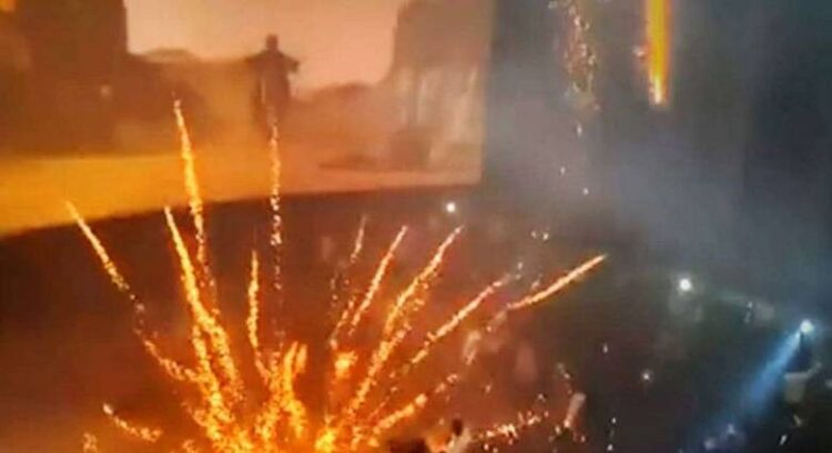 Παραλίγο τραγωδία: Μαθητής με σοβαρά εγκαύματα από βεγγαλικά σε σχολική γιορτή (φωτο)