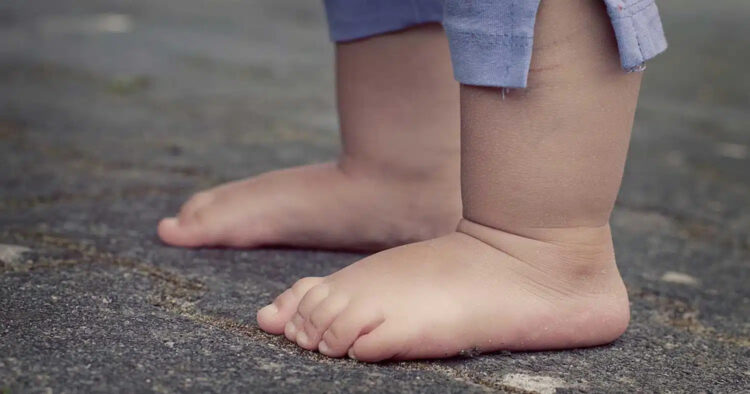 Μαθεύτηκε όλη η αλήθεια για το 2,5 χρονών κοριτσάκι που έδειραν άγρια χτες οι γονείς του στο Ηράκλειο