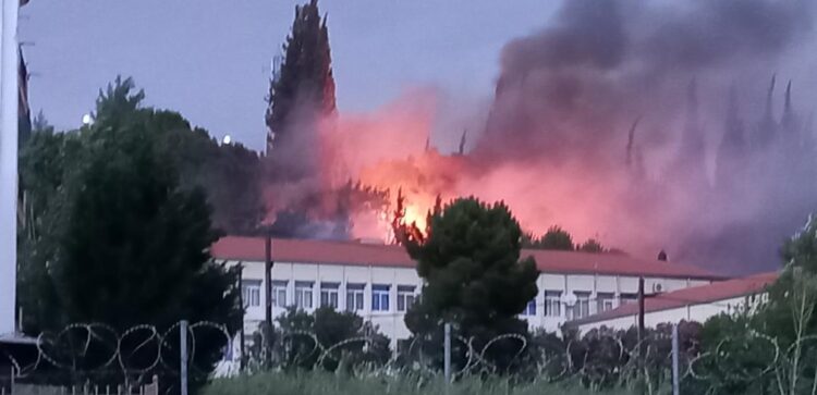 Φωτιά τώρα στην Λιβαδειά: Κοντά σε νοσοκομείο και δεξαμενές προπανίου