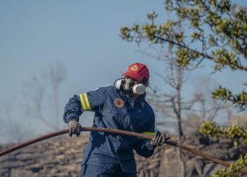 Καίγεται η Ελλάδα μας: Ταυτόχρονα πύρινα μέτωπα σε Βαρυμπόμπη, Μενίδι, Μάτι και λίμνη Βόλβη