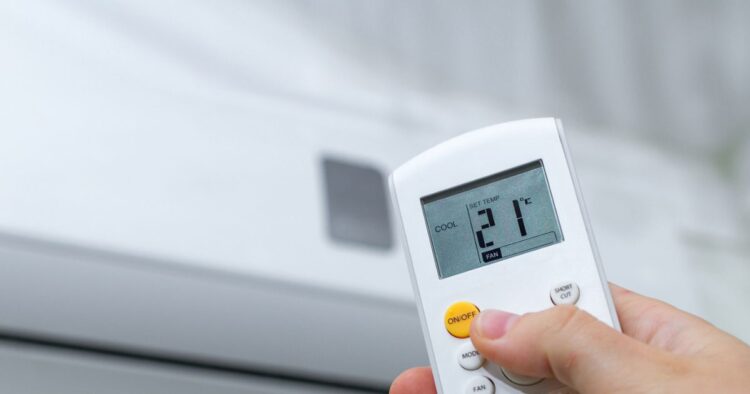 Δεν τα λέει κανείς: 4 λάθη που κάνετε στο κλιματιστικό και «φουσκώνουν» τον λογαριασμό ρεύματος
