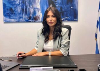 Αφροδίτη Λατινοπούλου: Από τις αξύριστες μασχάλες και τους «λαθρομετανάστες» στην Ευρωβουλή