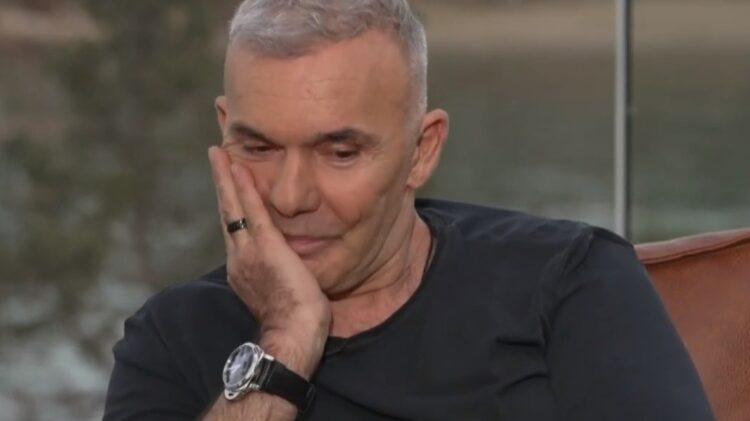 Συγκλονίζει ο Στέλιος Ρόκκος: «Η μάνα μου δεν νιώθει πόνο πια, έχει χάσει δύο παιδιά»