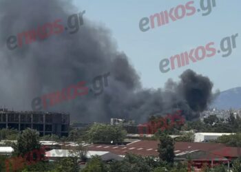 Φωτιά τώρα στην Αττική: Μήνυμα από το 112 – «Κλείστε πόρτες και παράθυρα»