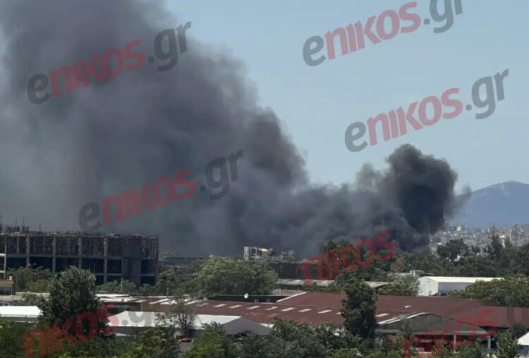 Φωτιά τώρα στην Αττική: Μήνυμα από το 112 – «Κλείστε πόρτες και παράθυρα»