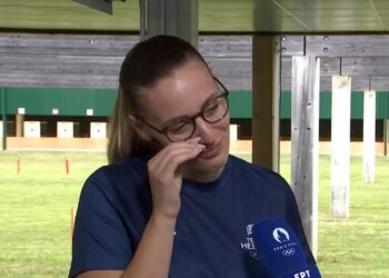 Συμβαίνει τώρα: Η Άννα Κορακάκη εγκατέλειψε τον αγώνα της στους Ολυμπιακούς – Έβαλε τα κλάματα μετά την απόσυρσή της – Τι έχει συμβεί