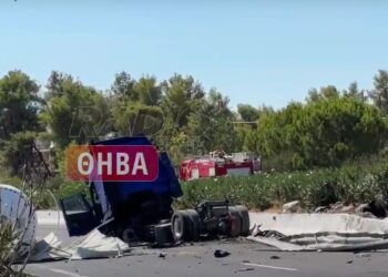 Τούμπαρε βυτιοφόρο στην Αθηνών – Λαμίας