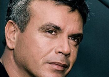 Δύσκολες ώρες για τον Μανώλη Λιδάκη: Εσπευσμένα στο νοσοκομείο για δύο χειρουργεία