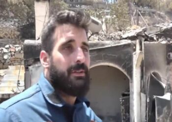 Μεγαλείο ψυχής: Ομογενής προσφέρει σπίτι στον πολύτεκνο εθελοντή που έχασε το σπίτι του ενώ έσβηνε φωτιές