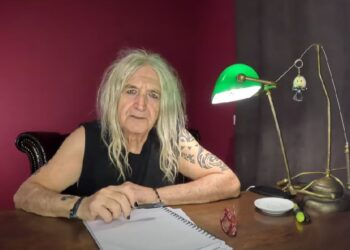 Χαμός με τις δηλώσεις του Νίκου Καρβέλα: « Να καταργηθεί η πίστη στον Θεό!»