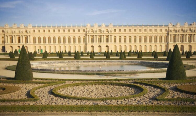 Έκτακτο: Σήμανε Συναγερμός στις Βερσαλλίες – Εκκενώνεται άμεσα το Παλάτι