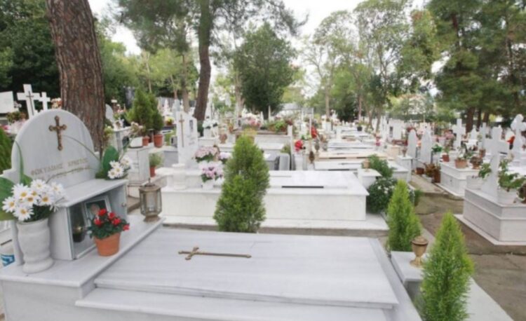 «Της έλειπαν και τα χρυσά και τα φυσικά δόντια» – Συγκλονιστική καταγγελία για βεβήλωση νεκρού