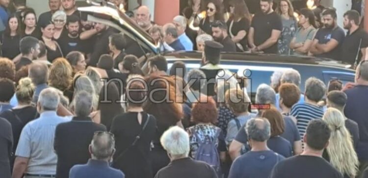 Θρήνος στην κηδεία του 36χρονου Γιώργου – «Βουβός» ο πόνος συγγενών και φίλων στο τελευταίο «αντίο»