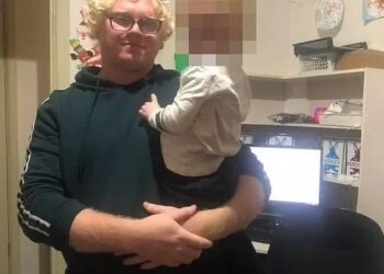 Φρίκη: Πατέρας έκαψε ζωντανά τα τρία μικρά παιδιά του – Έβαλε φωτιά στο σπίτι τους και εμπόδιζε τη διάσωση