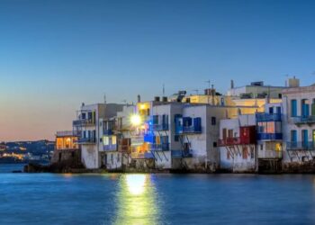 «Τρελάθηκαν« οι σερβιτόροι: Πασίγνωστος ηθοποιός πήγε στη Μύκονο για τα γενέθλιά του και άφησε φιλοδώρημα πολλά χιλιάρικα