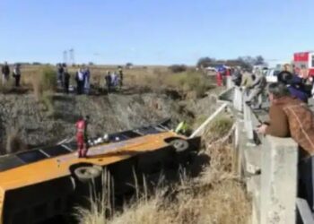 Νεκρά δώδεκα παιδιά ηλικίας 6 έως 13 ετών, σκοτώθηκαν σε δυστύχημα με σχολικό λεωφορείο, σε σοκ οι γονείς