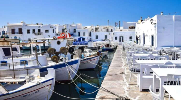 Πάρος: Αφεντικίνα απαίτησε από μητέρα να δουλέψει και το παιδί της επειδή μένουν μαζί στο κατάλυμα και …κοστίζει