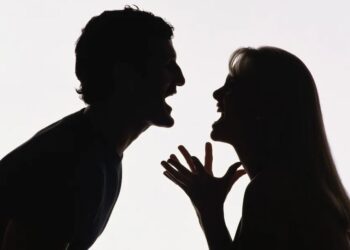 Είπε στην κοπέλα του να παρατήσει τις σπουδές της – «Δεν χρειάζεσαι πτυχίο για να είσαι νοικοκυρά»