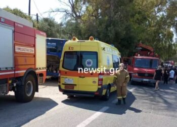 Σοβαρό τροχαίο με σύγκρουση τουριστικού λεωφορείου με φορτηγό – Ένας νεκρός