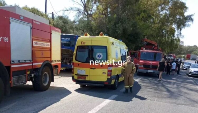 Σοβαρό τροχαίο με σύγκρουση τουριστικού λεωφορείου με φορτηγό – Ένας νεκρός