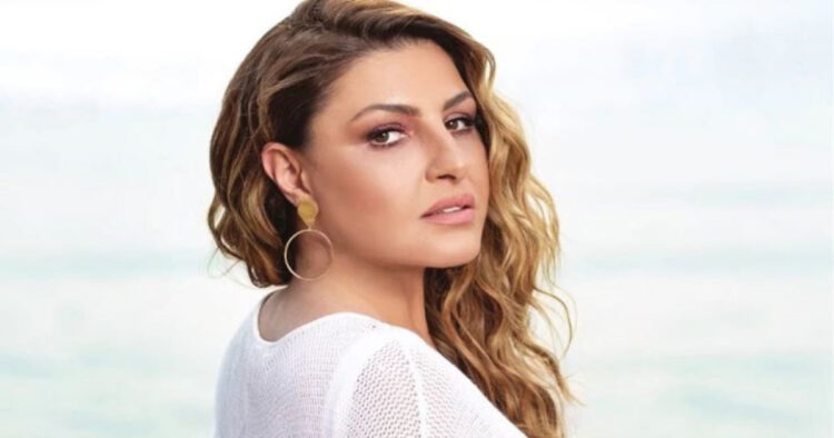 Στο κρεβάτι, όπως δεν την έχουμε ξαναδεί: Χιλιάδες αντιδράσεις στη νέα ανάρτηση της Έλενας Παπαρίζου στο Instagram