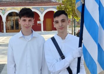 Δίδυμη επιτυχία για το Στέλιο και τον Γιάννη – Έπιασαν 18.730 και 18.350 και πέρασαν στο Πολυτεχνείο – Σε πελάγη ευτυχίας οι γονείς