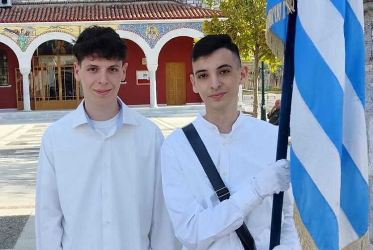 Δίδυμη επιτυχία για το Στέλιο και τον Γιάννη – Έπιασαν 18.730 και 18.350 και πέρασαν στο Πολυτεχνείο – Σε πελάγη ευτυχίας οι γονείς